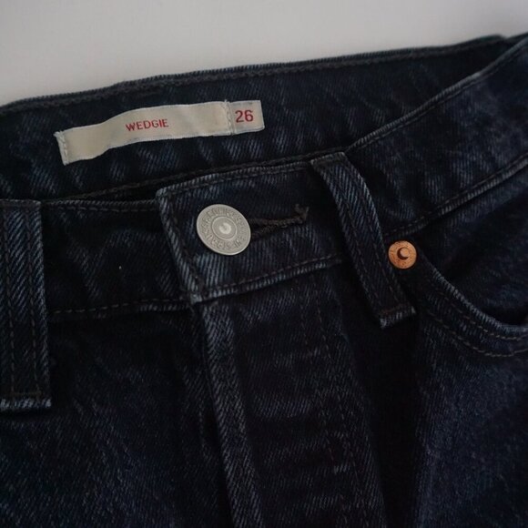 Levi's Wedgie Black Stone Wash Straight Tapered High Waisted Denim Jeans 26 - Picture 8 of 12